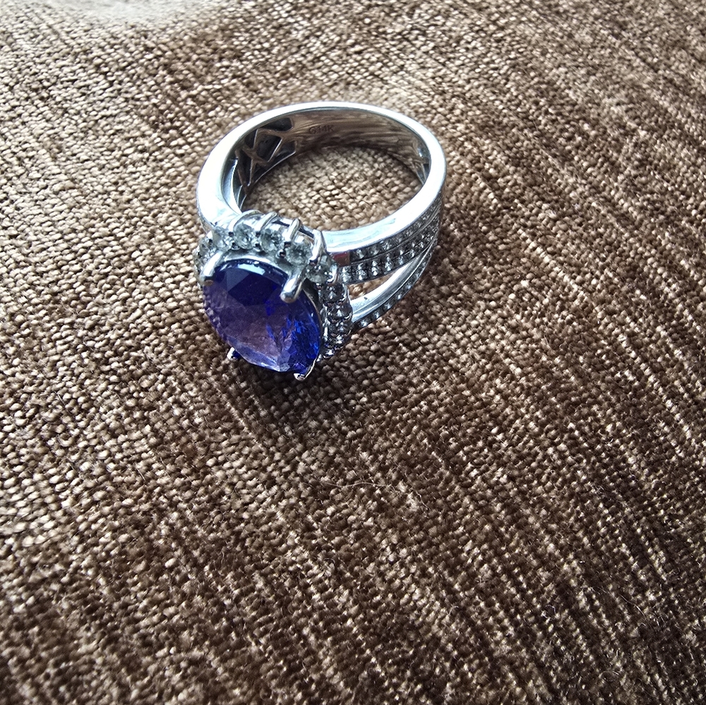 5.02 carat Oval Tanzanite & 1.11 ct round Diamond 14k White Gold Ring Great Deal